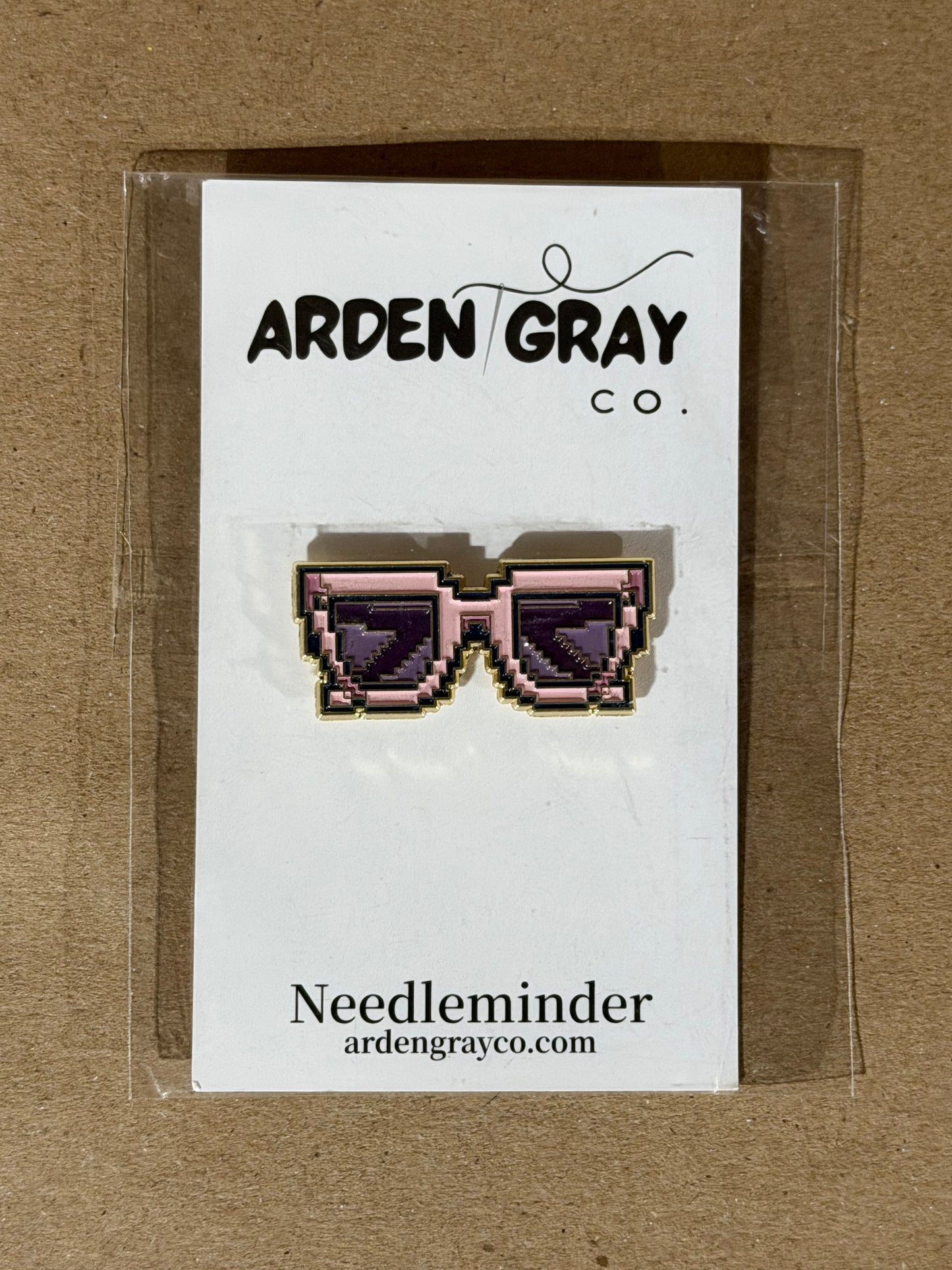 Sunglasses Needleminder