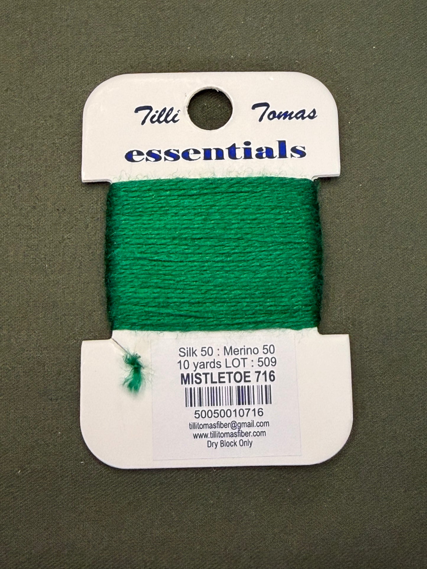 Essentials Card 716 Mistletoe
