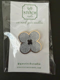 Silver Glitter Clover Needleminder