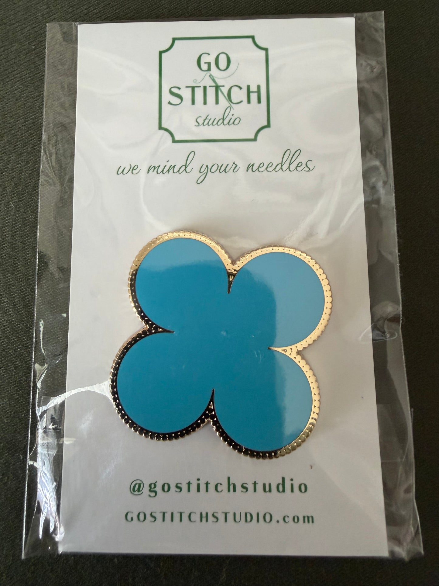 Empire Turquoise Clover Needleminder